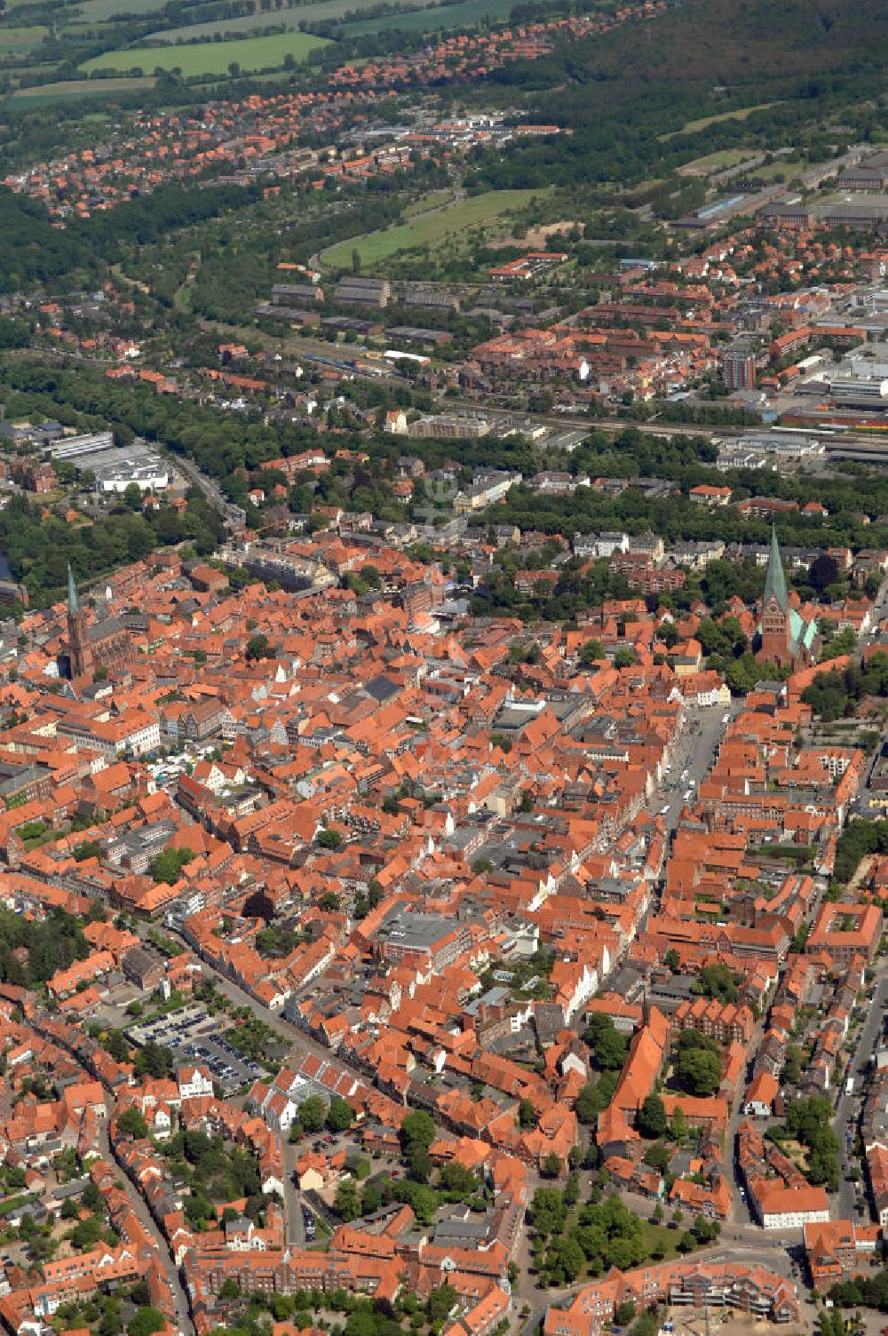 Luftbild LÜNEBURG - Altstadtzentrum von Lüneburg mit der Kirche St. Johannis und der St. Nicolaikirche