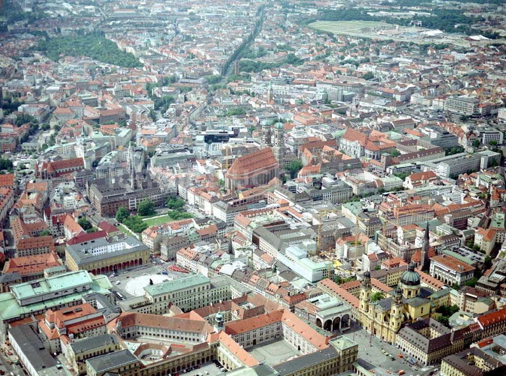 München von oben - Altstadtzentrum von München.