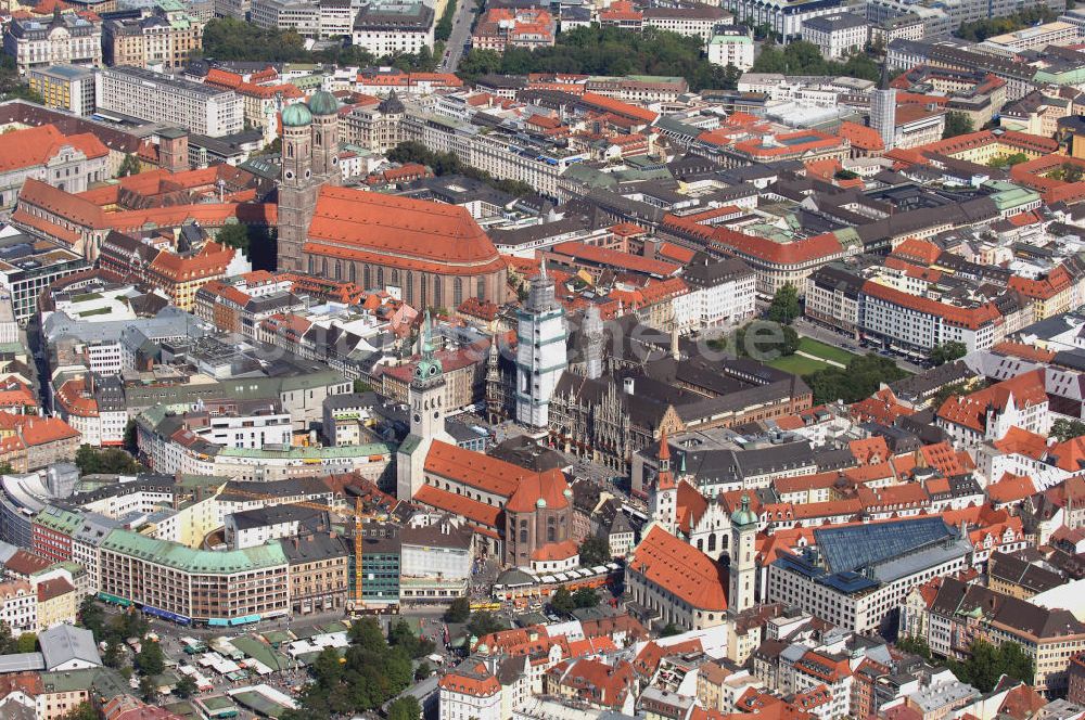 München von oben - Altstadtzentrum von München