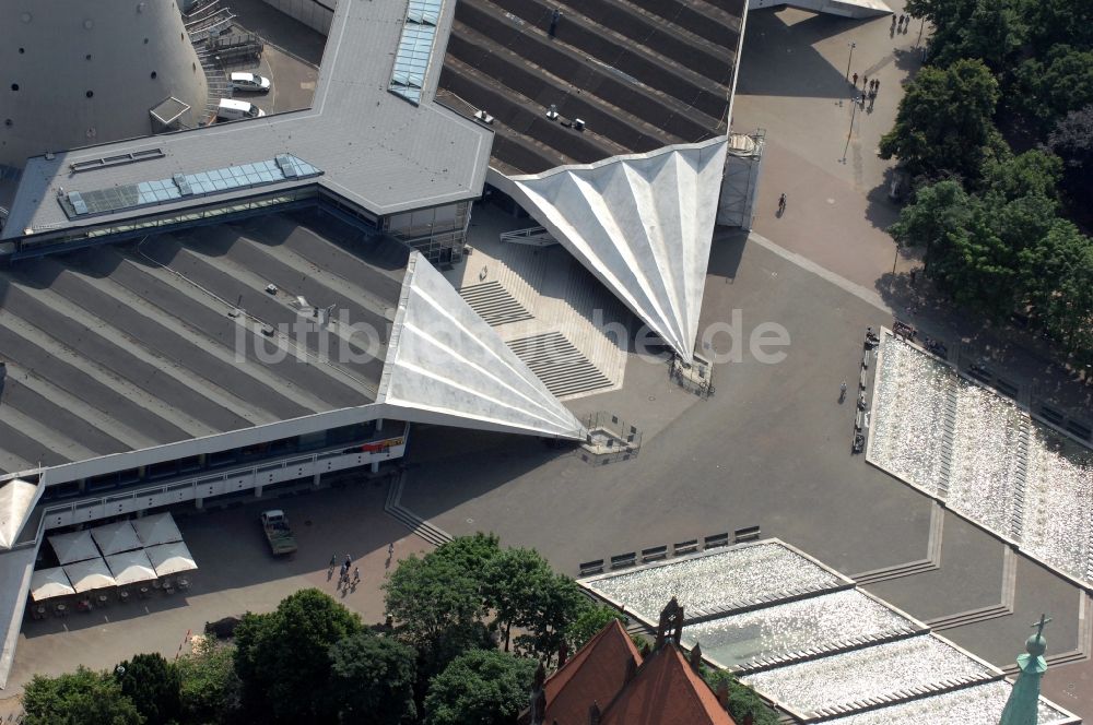 Luftbild Berlin - Am Fuße des Berliner Fernsehturms