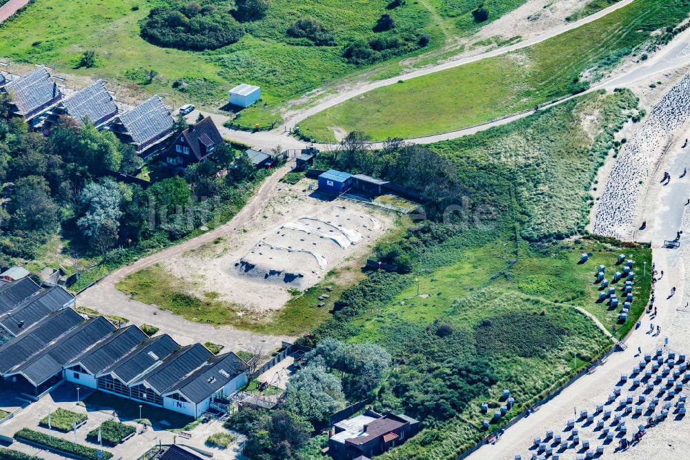 Luftaufnahme Norderney - Am Weststrand steht das Bademuseum von Norderney im Bundesland Niedersachsen, Deutschland