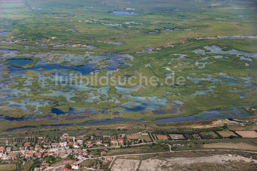 Koronisia von oben - Ambrakischer Golf am Ionischen Meer bei Koronisia in Griechenland