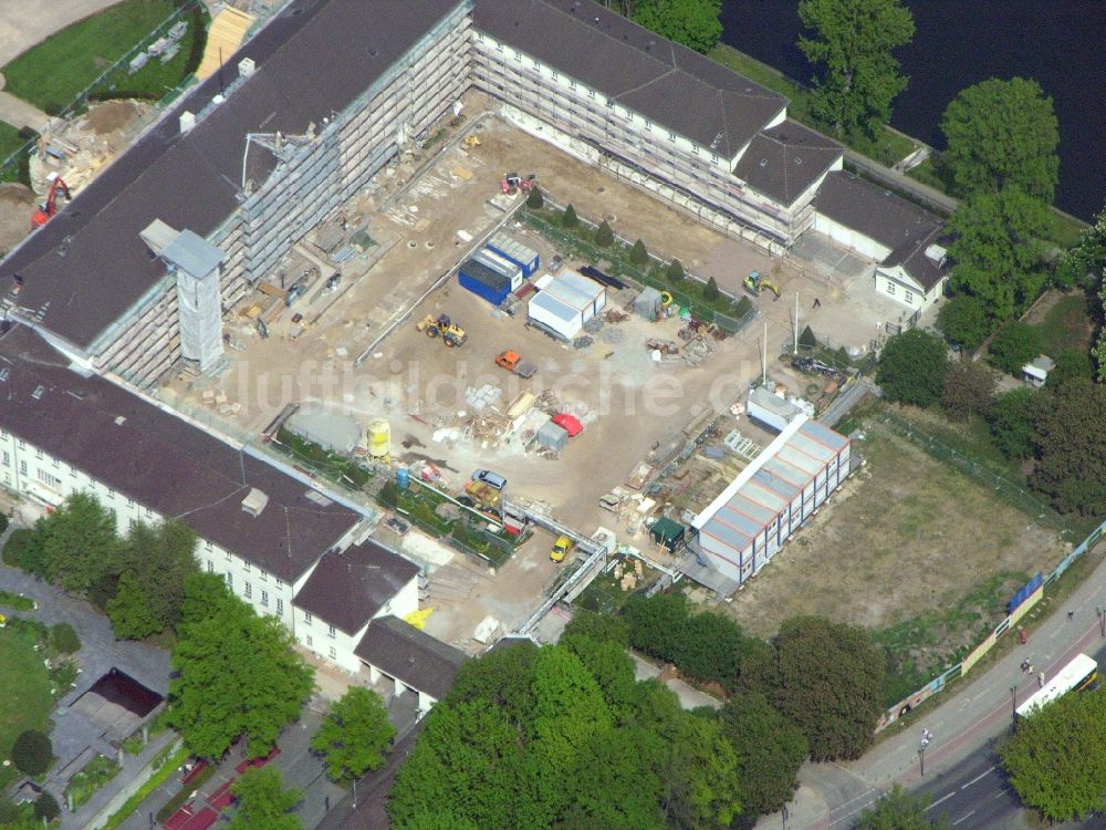 Luftbild Berlin - Amtssitz des Bundespräsidenten im Schloßpark von Schloß Bellevue am Spreeweg im Tiergarten in Berlin