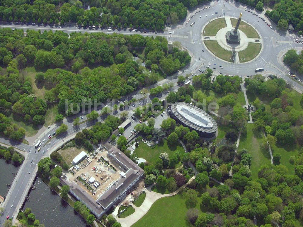 Luftbild Berlin - Amtssitz des Bundespräsidenten im Schloßpark von Schloß Bellevue am Spreeweg im Tiergarten in Berlin