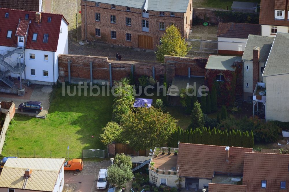 Luftaufnahme Wolgast - An der Stadtmauer gelegenes Wohngebiet in der Innenstadt von Wolgast im Bundesland Mecklenburg-Vorpommern