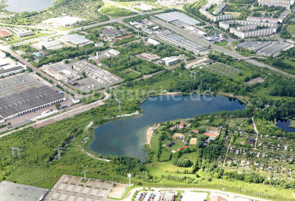 Halle an der Saale von oben - Angersdorfer Teiche in Halle-Neustadt