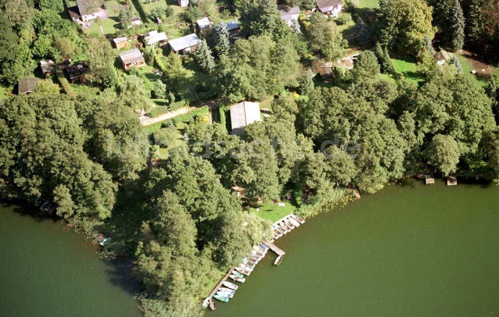 Strausberg aus der Vogelperspektive: Anglerverein am Bötzsee bei Strausberg 25.09.1997