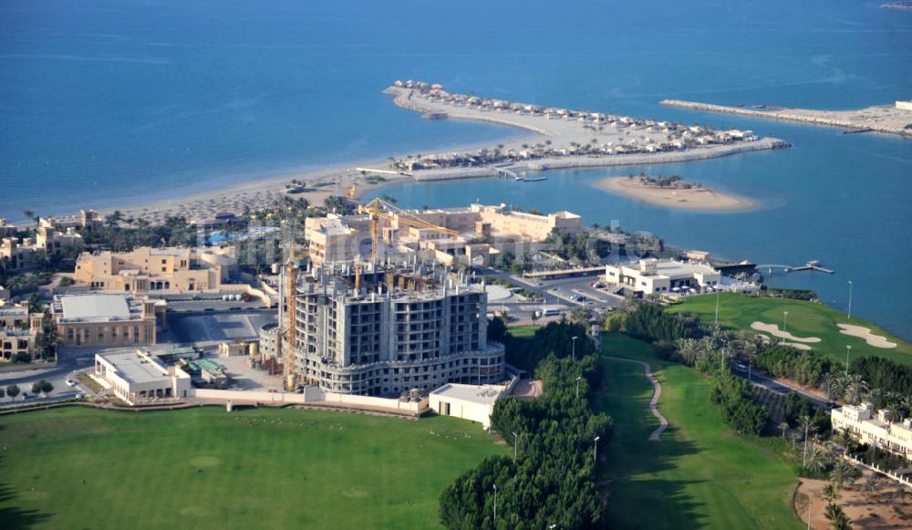 Ras Al Khaimah von oben - Anlage und Baustelle des Al Hamra Fort Hotel & Beach Resort in Ras Al Khaimah