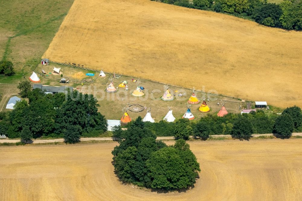 Klocksin von oben - Anlage des Ferienparks Klax Indianerdorf in Klocksin im Bundesland Mecklenburg-Vorpommern