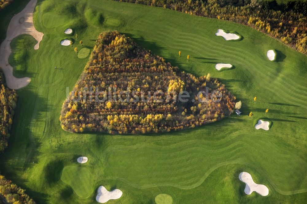 Luftaufnahme Duisburg - Anlage des Golfclub Golf & More am Altenbrucher Damm in Duisburg - Huckingen im Bundesland Nordrhein-Westfalen