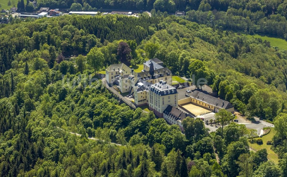 Bad Laasphe von oben - Anlage des Schloss Wittgenstein bei Bad Laasphe im Bundesland Nordrhein-Westfalen