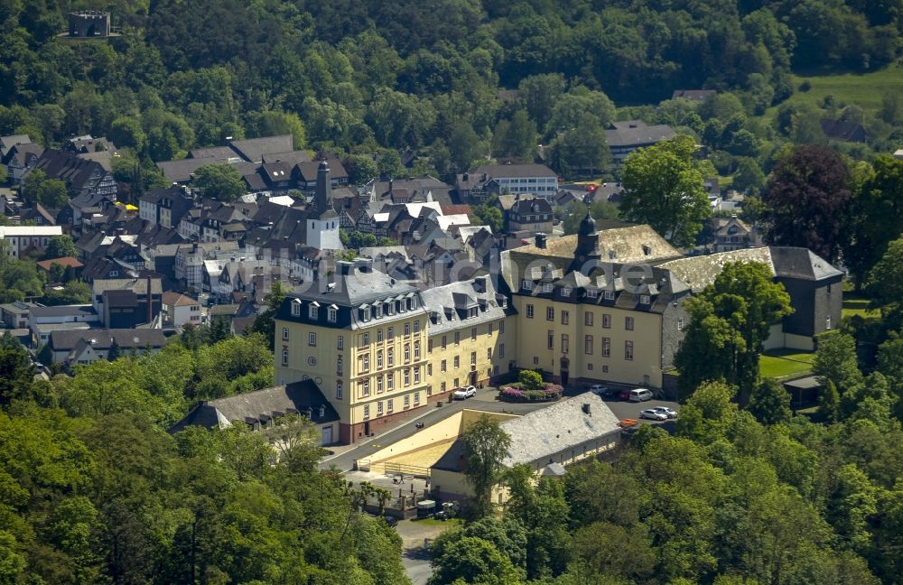 Bad Laasphe von oben - Anlage des Schloss Wittgenstein bei Bad Laasphe im Bundesland Nordrhein-Westfalen