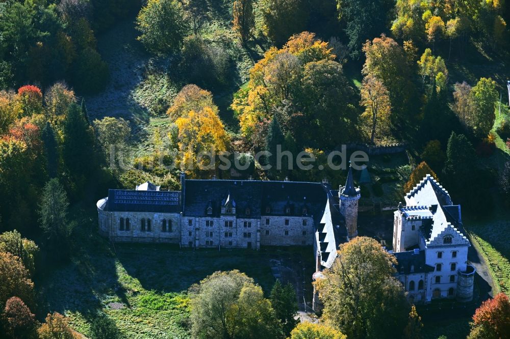 Luftaufnahme Friedrichroda - Anlage des Schlosses Reinhardsbrunn in Reinhardsbrunn im Bundesland Thüringen, Deutschland