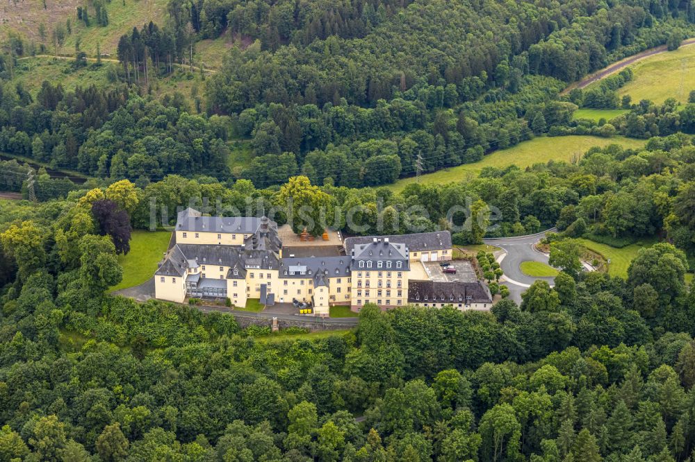 Bad Laasphe aus der Vogelperspektive: Anlage des Schlosses Schloss Wittgenstein in Bad Laasphe im Bundesland Nordrhein-Westfalen, Deutschland