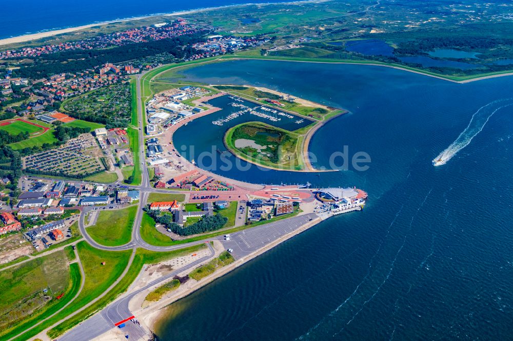 Norderney von oben - Anleger der Fähre in Norderney im Bundesland Niedersachsen, Deutschland