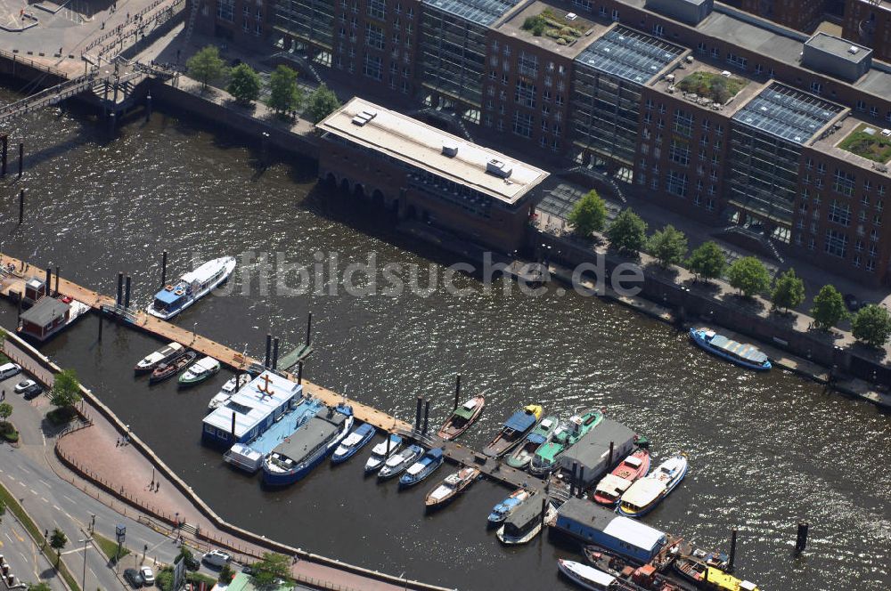 Luftaufnahme Hamburg - Anleger Kajen im Hamburger Hafen