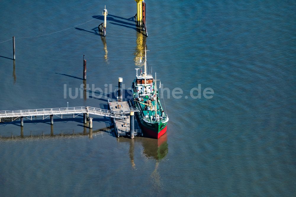 Luftbild Drochtersen - Anleger auf Krautsand in Drochtersen mit dem Museumsschiff Gruendiek aus Stade im Bundesland Niedersachsen, Deutschland