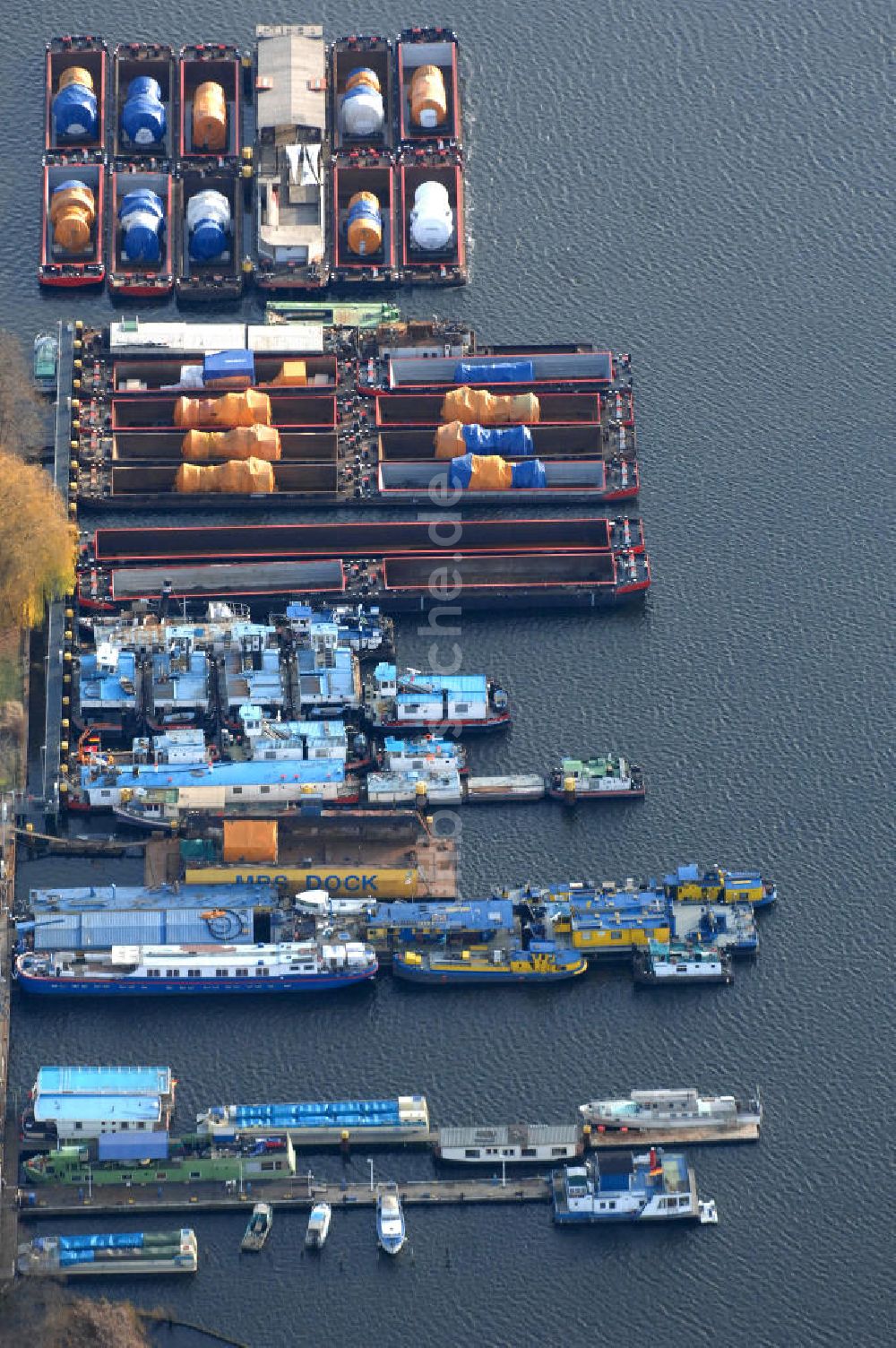 Berlin aus der Vogelperspektive: Anlegestelle in der Rummelsburger Bucht in Berlin