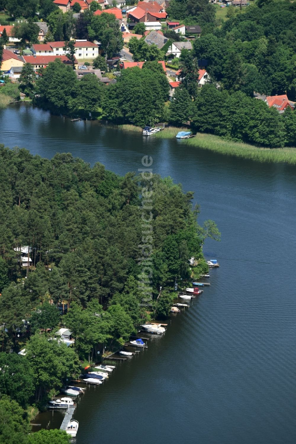 Luftbild Zechlinerhütte - Anlegestellen und Bootsliegeplätzen am westlichen Uferbereich des Schlabornsee in Zechlinerhütte im Bundesland Brandenburg