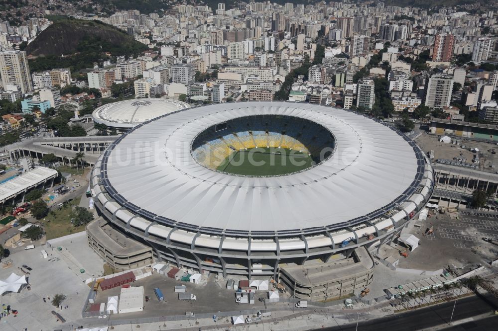 Luftbild Rio de Janeiro - anlässlich des FIFA World Cup 2014 umgebaute Fussball- Arena und Mehrzweckhalle Stadion Estadio do Maracana in Rio de Janeiro in Brasilien