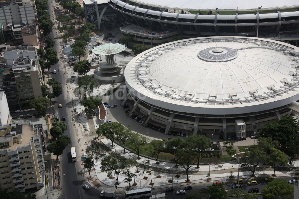 Luftbild Rio de Janeiro - anlässlich des FIFA World Cup 2014 umgebaute Fussball- Arena und Mehrzweckhalle Stadion Estadio do Maracana in Rio de Janeiro in Brasilien