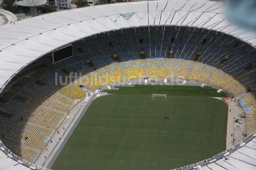 Rio de Janeiro aus der Vogelperspektive: anlässlich des FIFA World Cup 2014 umgebaute Fussball- Arena und Mehrzweckhalle Stadion Estadio do Maracana in Rio de Janeiro in Brasilien