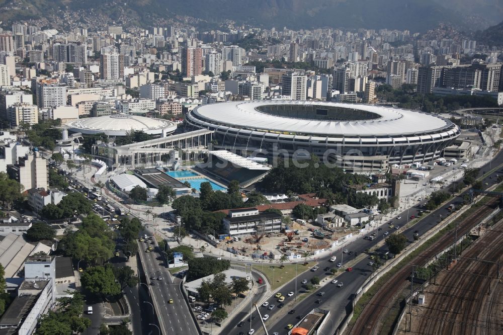 Luftbild Rio de Janeiro - anlässlich des FIFA World Cup 2014 umgebaute Fussball- Arena und Mehrzweckhalle Stadion Estadio do Maracana in Rio de Janeiro in Brasilien