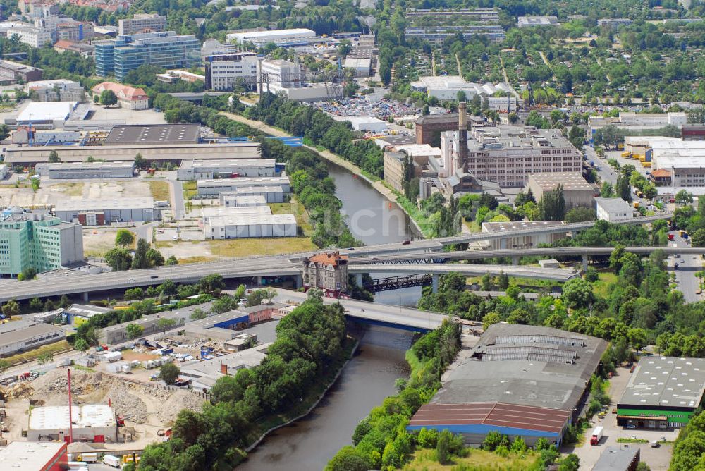 Berlin Tempelhof von oben - Anschlussstelle Autobahn A 102 kreuzt den Teltowkanal in Tempelhof