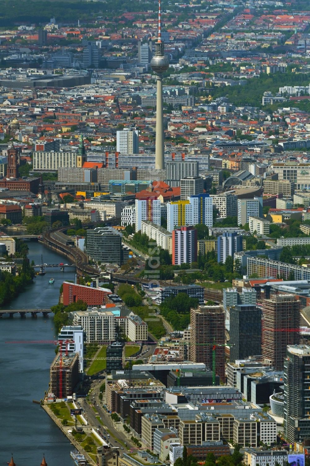 Berlin von oben - Anschutz Areal am Ufer des Flußverlaufes der Spree im Ortsteil Friedrichshain in Berlin, Deutschland