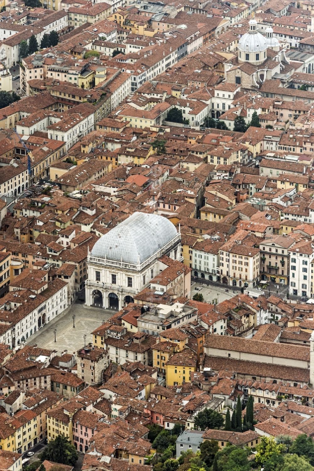 Luftaufnahme Brescia - Ansicht des Gebäudes Palazzo della Loggia auf dem Palazzo della loggia in Lombardia in Italien