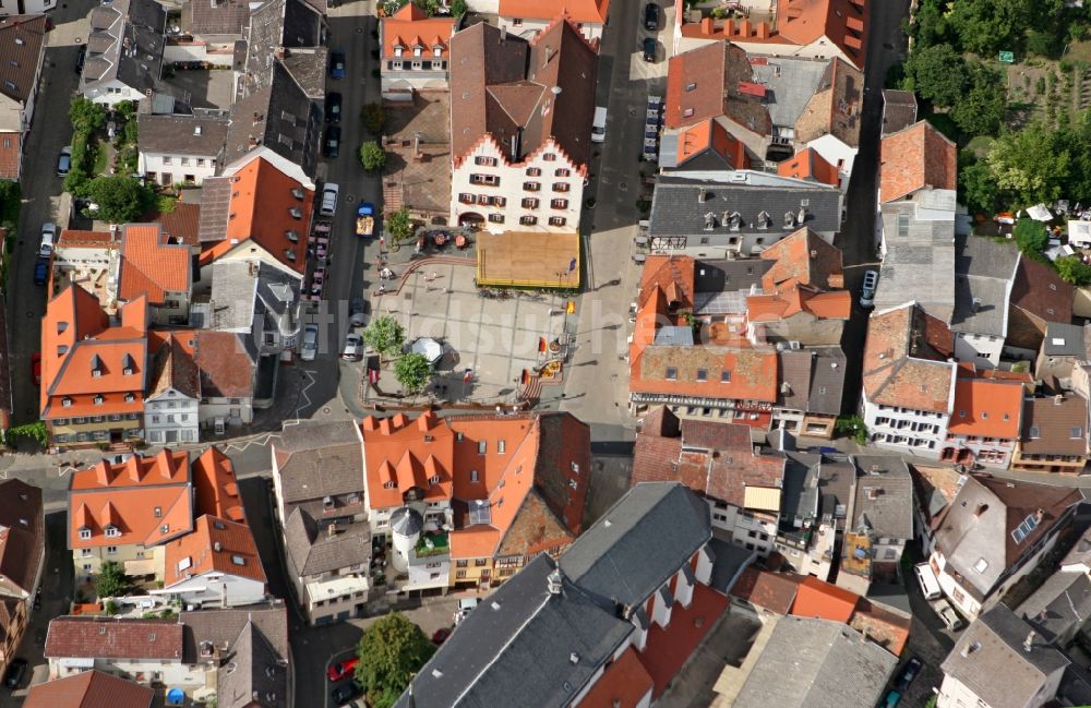 Oppenheim aus der Vogelperspektive: Ansicht des Rathauses in Oppenheim im Bundesland Rheinland-Pfalz