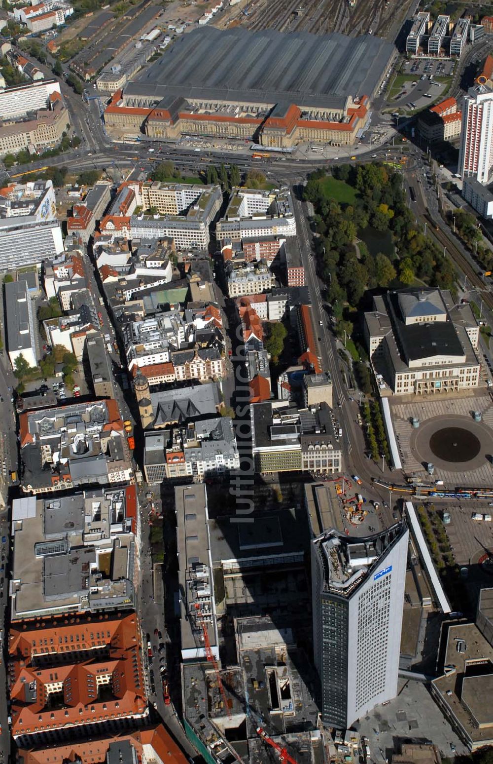 Luftaufnahme Leipzig - Ansicht vom Zentrum Leipzigs mit dem Hauptbahnhof und dem Augustusplatz