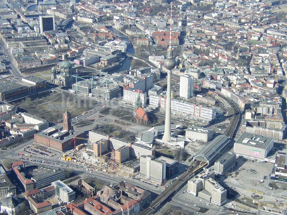 Berlin aus der Vogelperspektive: Ansprechpartner: WBMI Real Estate AG Berlin Friedrichstraße 95 10117 Berlin Telefon: (030) 2471 3114 Telefax: (030) 2471 3115 Email: susanne