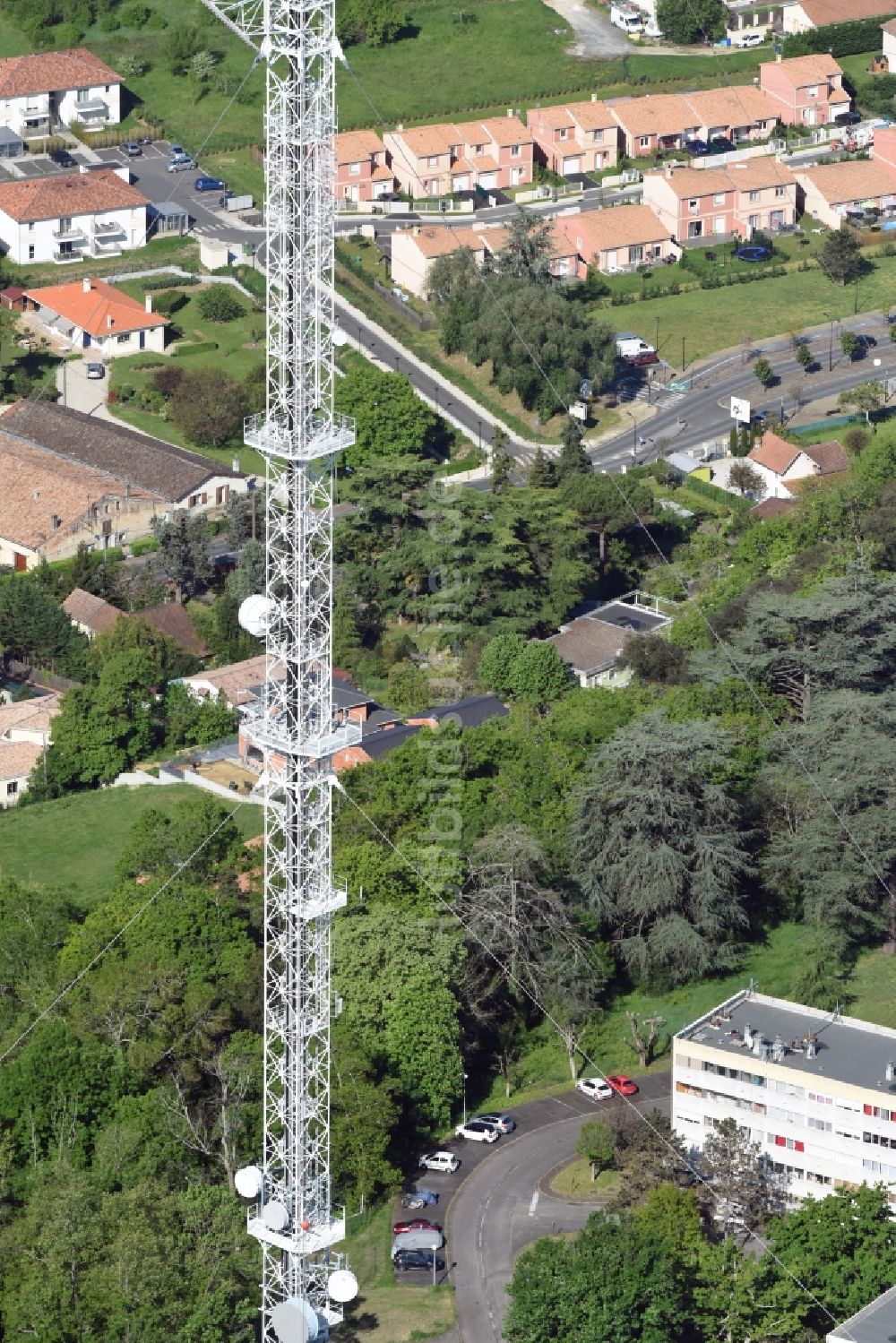 Luftaufnahme Bouliac - Antennen- Sendeturm und Funkmast in Bouliac in Aquitaine Limousin Poitou-Charentes, Frankreich