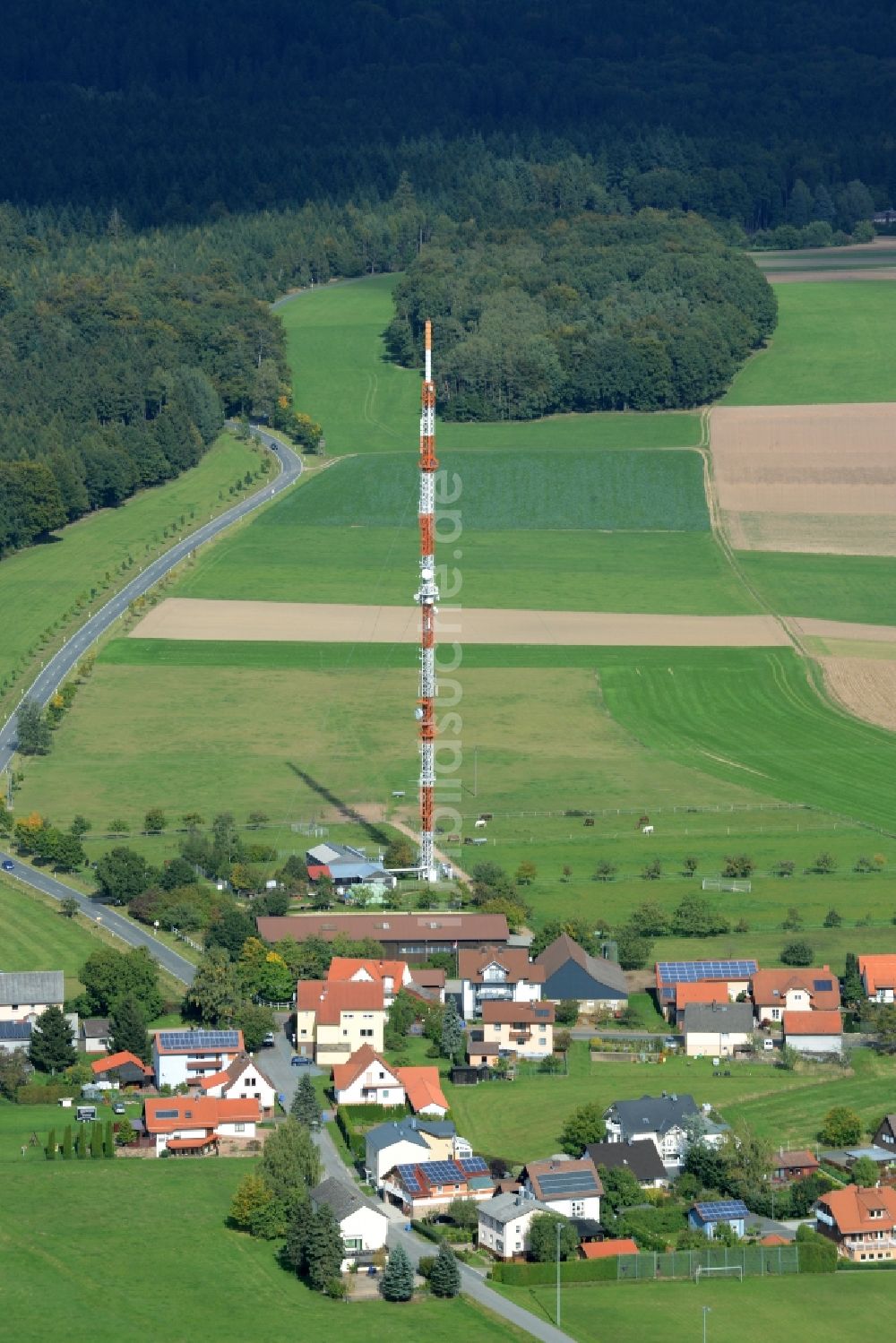 Luftaufnahme Michelstadt - Antennen- Sendeturm und Funkmast an der Hauptstraße in Michelstadt im Bundesland Hessen