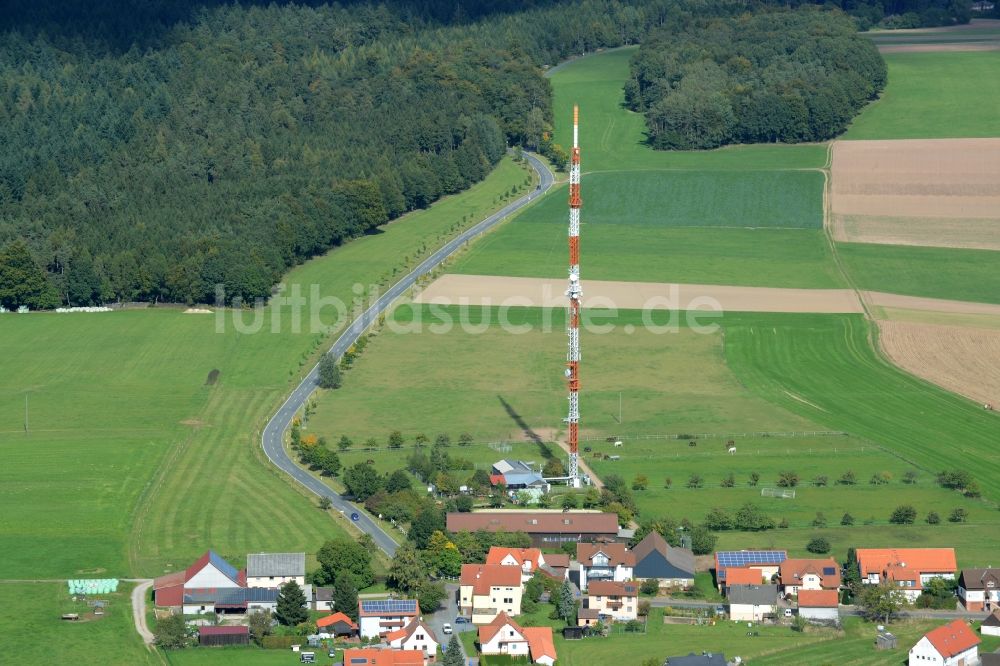 Michelstadt aus der Vogelperspektive: Antennen- Sendeturm und Funkmast an der Hauptstraße in Michelstadt im Bundesland Hessen