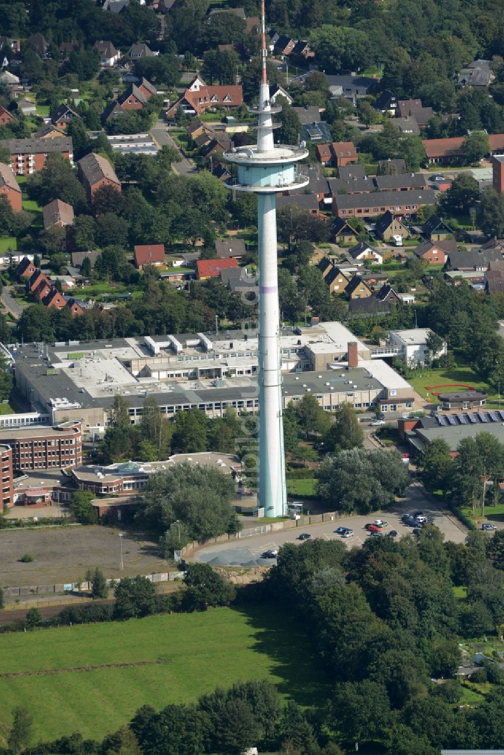 Heide von oben - Antennen- Sendeturm und Funkmast in Heide im Bundesland Schleswig-Holstein