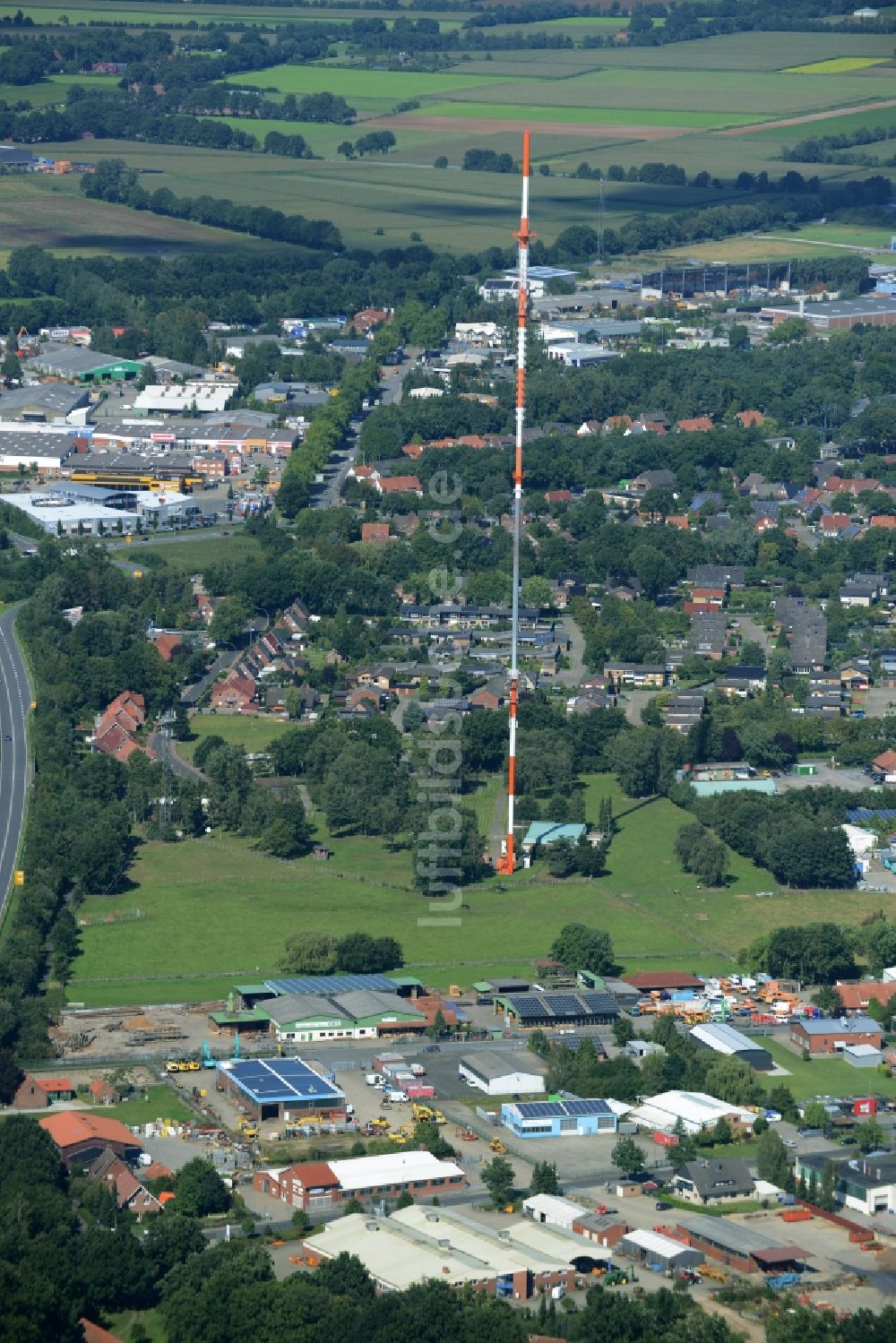 Lingen (Ems) von oben - Antennen- Sendeturm und Funkmast des Norddeutscher Rundfunk in Lingen (Ems) im Bundesland Niedersachsen