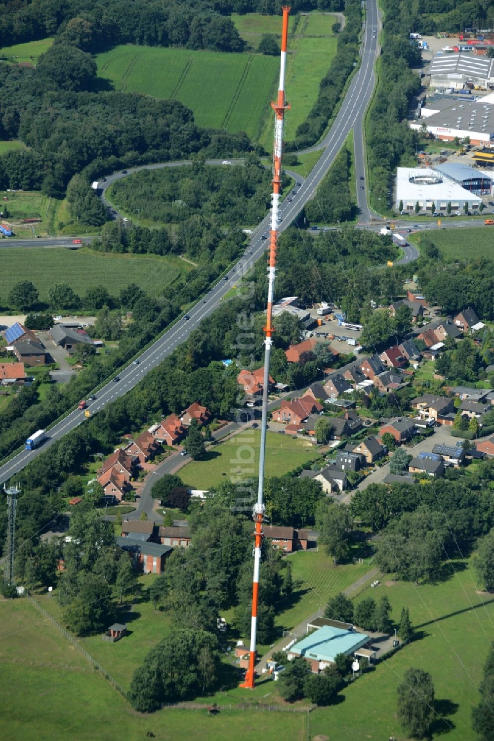 Luftbild Lingen (Ems) - Antennen- Sendeturm und Funkmast des Norddeutscher Rundfunk in Lingen (Ems) im Bundesland Niedersachsen