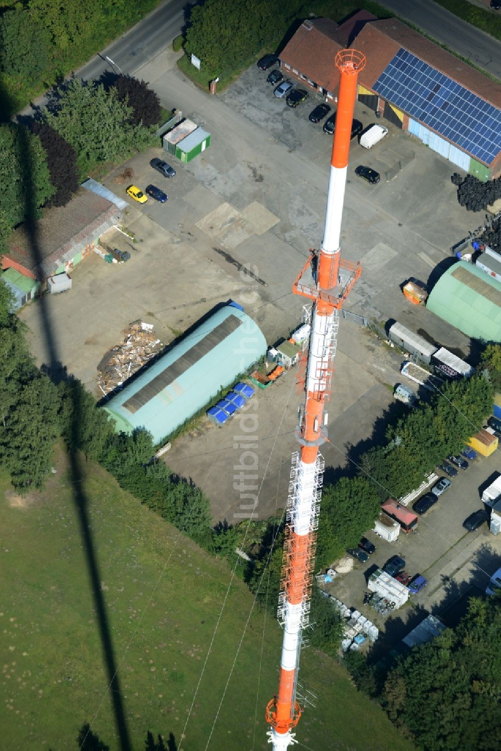 Luftaufnahme Lingen (Ems) - Antennen- Sendeturm und Funkmast des Norddeutscher Rundfunk in Lingen (Ems) im Bundesland Niedersachsen