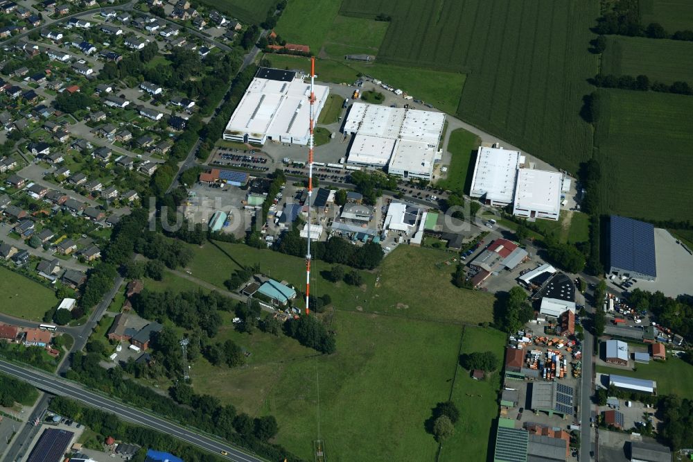 Lingen (Ems) aus der Vogelperspektive: Antennen- Sendeturm und Funkmast des Norddeutscher Rundfunk in Lingen (Ems) im Bundesland Niedersachsen