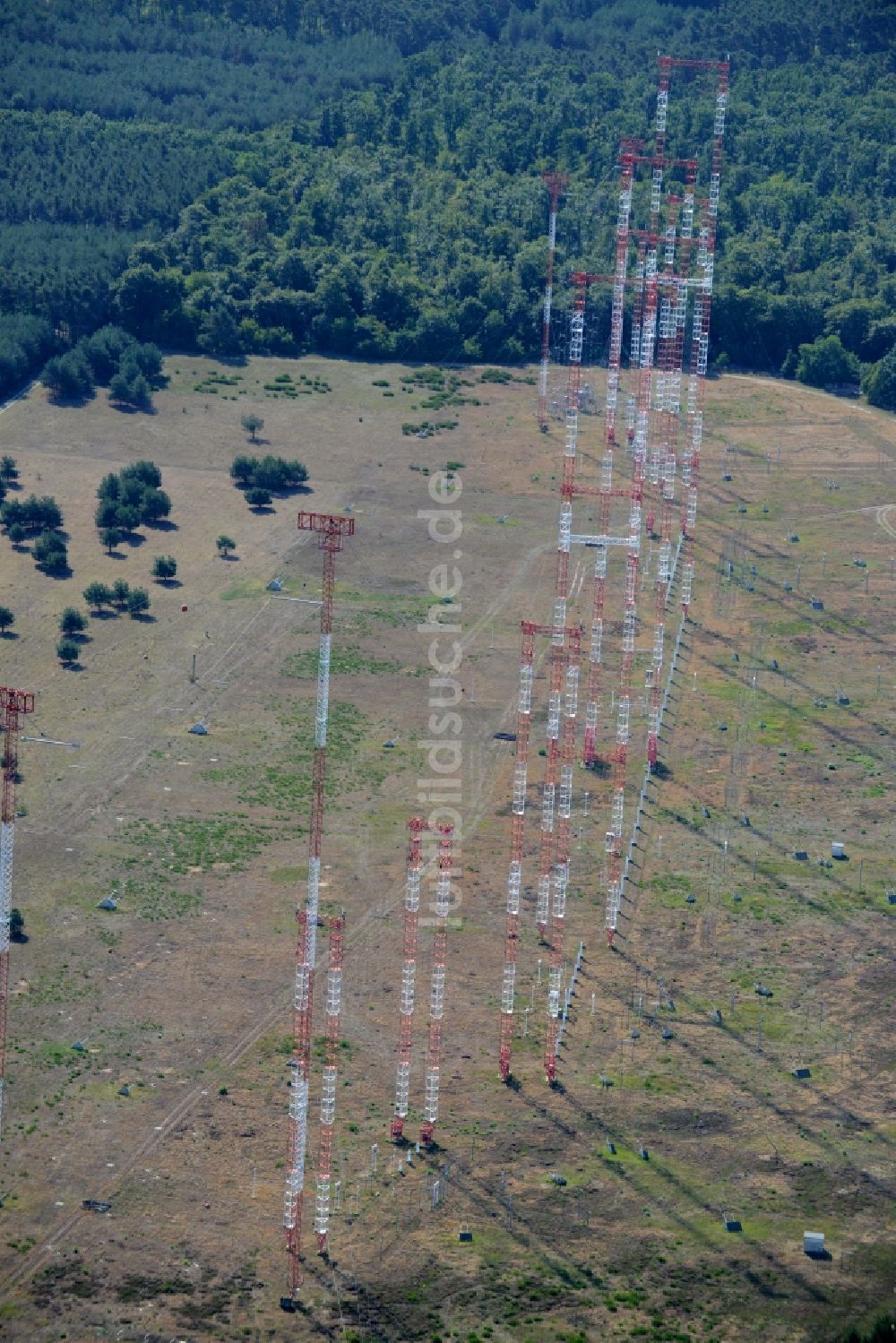 Lampertheim aus der Vogelperspektive: Antennen- Sendeturm und Funkmast der Sendeanlage in Lampertheim im Bundesland Hessen