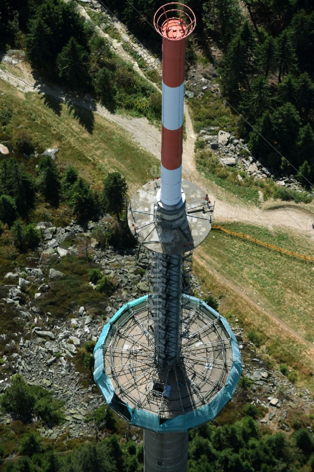 Luftaufnahme Bischofsgrün - Antennen- Sendeturm und Funkmast Sender Ochsenkopf in Bischofsgrün im Bundesland Bayern