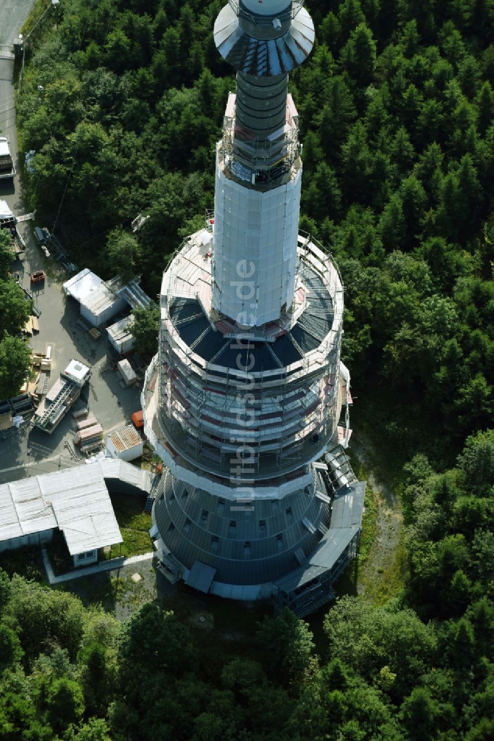 Luftaufnahme Bischofsgrüner Forst - Antennen- Sendeturm und Funkmast Sender Ochsenkopf in Bischofsgrün im Bundesland Bayern