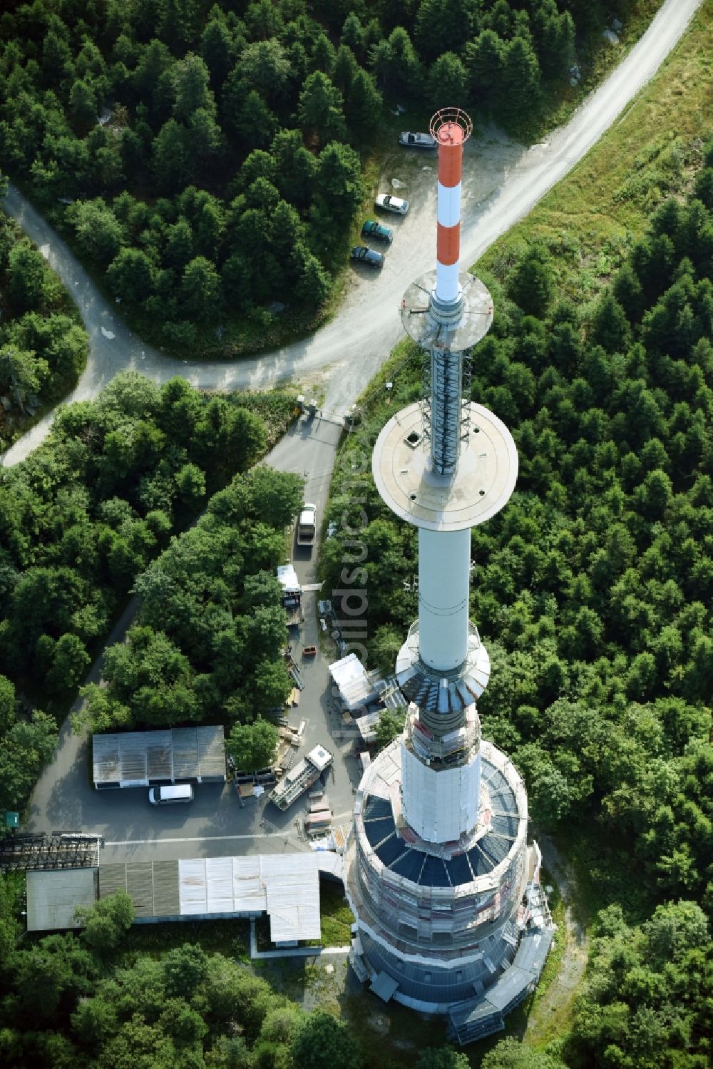 Luftaufnahme Bischofsgrüner Forst - Antennen- Sendeturm und Funkmast Sender Ochsenkopf in Bischofsgrün im Bundesland Bayern