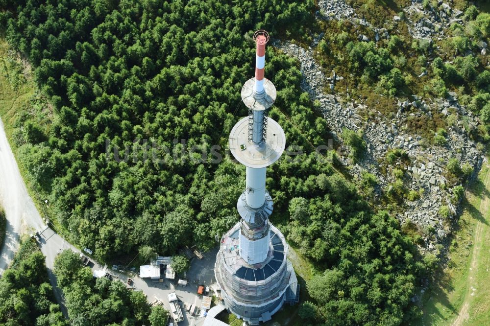 Bischofsgrüner Forst aus der Vogelperspektive: Antennen- Sendeturm und Funkmast Sender Ochsenkopf in Bischofsgrün im Bundesland Bayern