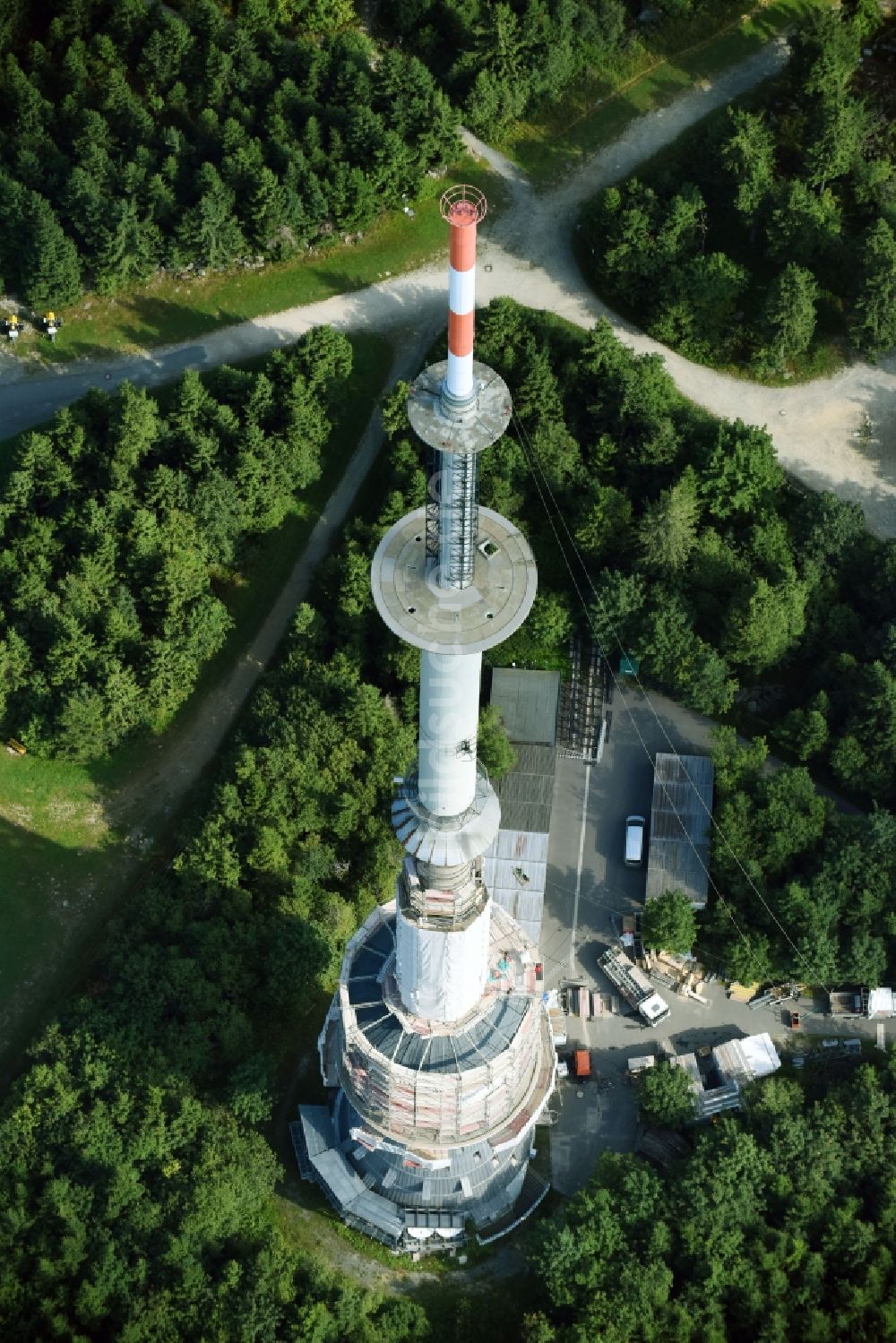 Luftbild Bischofsgrüner Forst - Antennen- Sendeturm und Funkmast Sender Ochsenkopf in Bischofsgrün im Bundesland Bayern