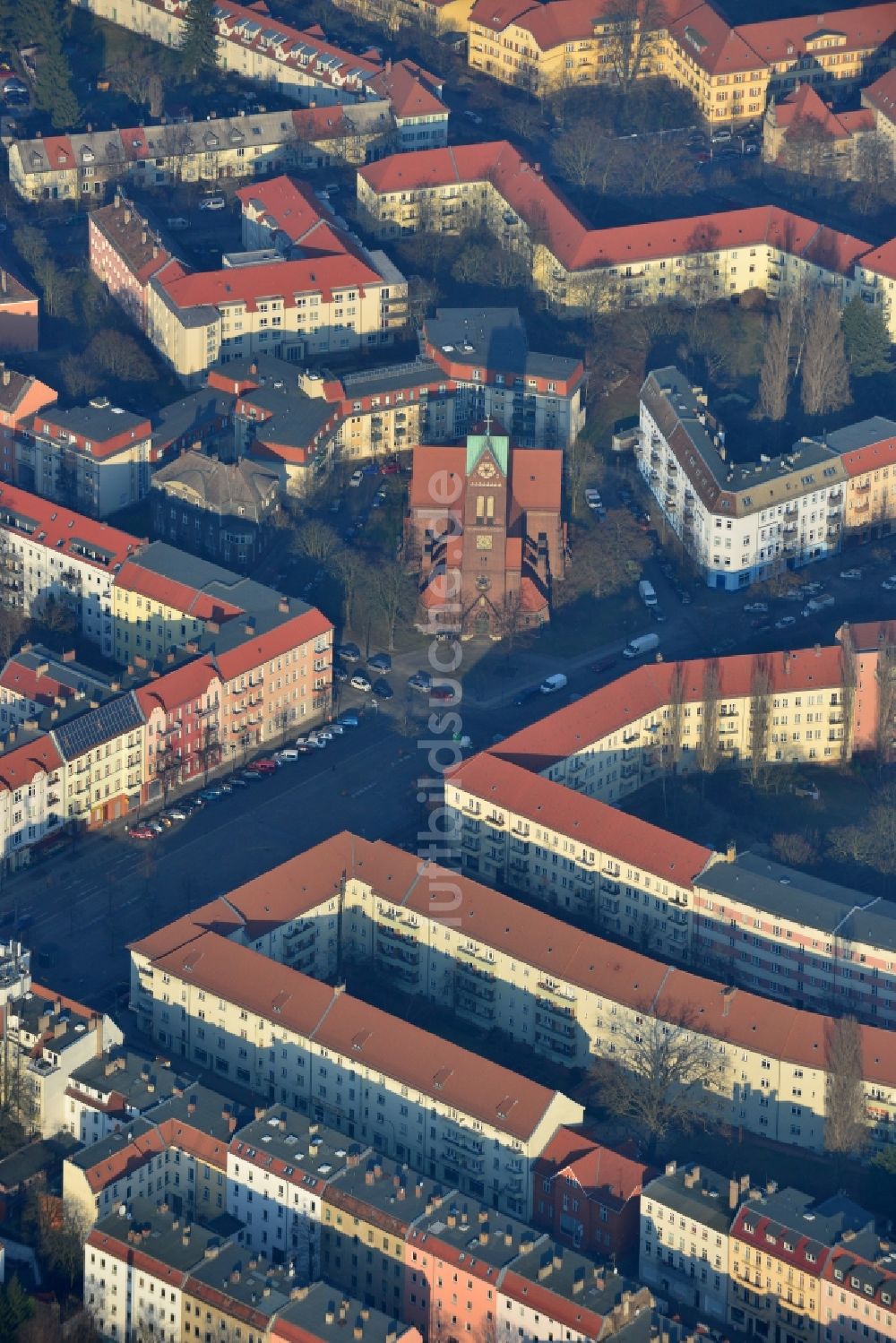 Berlin aus der Vogelperspektive: Antoniuskirche in Berlin-Oberschöneweide