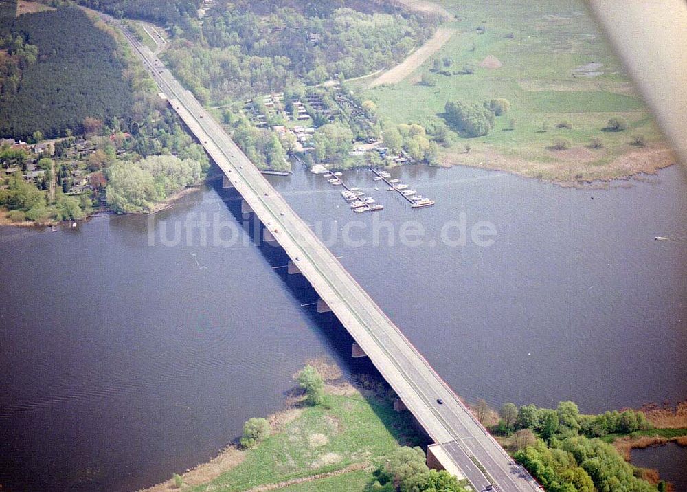 Töplitz / Brandenburg aus der Vogelperspektive: Aotobahnbrücke bei Töplitz / BRA.