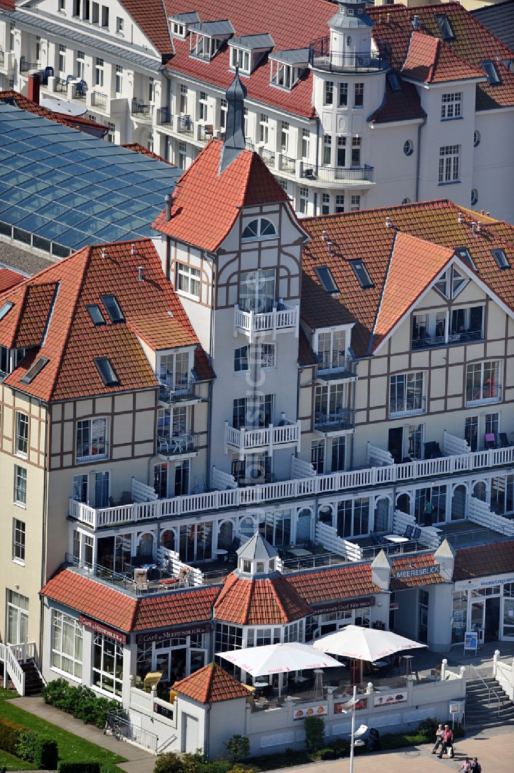 Ostseebad Kühlungsborn aus der Vogelperspektive: Apartment- Wohnanlage Meeresblick in Ostseebad Kühlungsborn im Bundesland Mecklenburg-Vorpommern, Deutschland